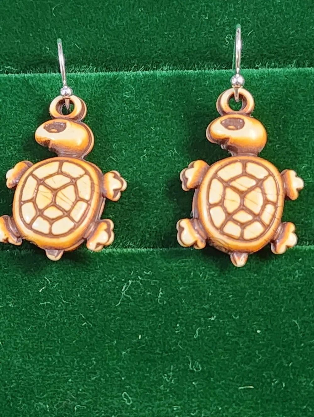Vintage style turtle dangle earrings faux bone carved look animal novelty